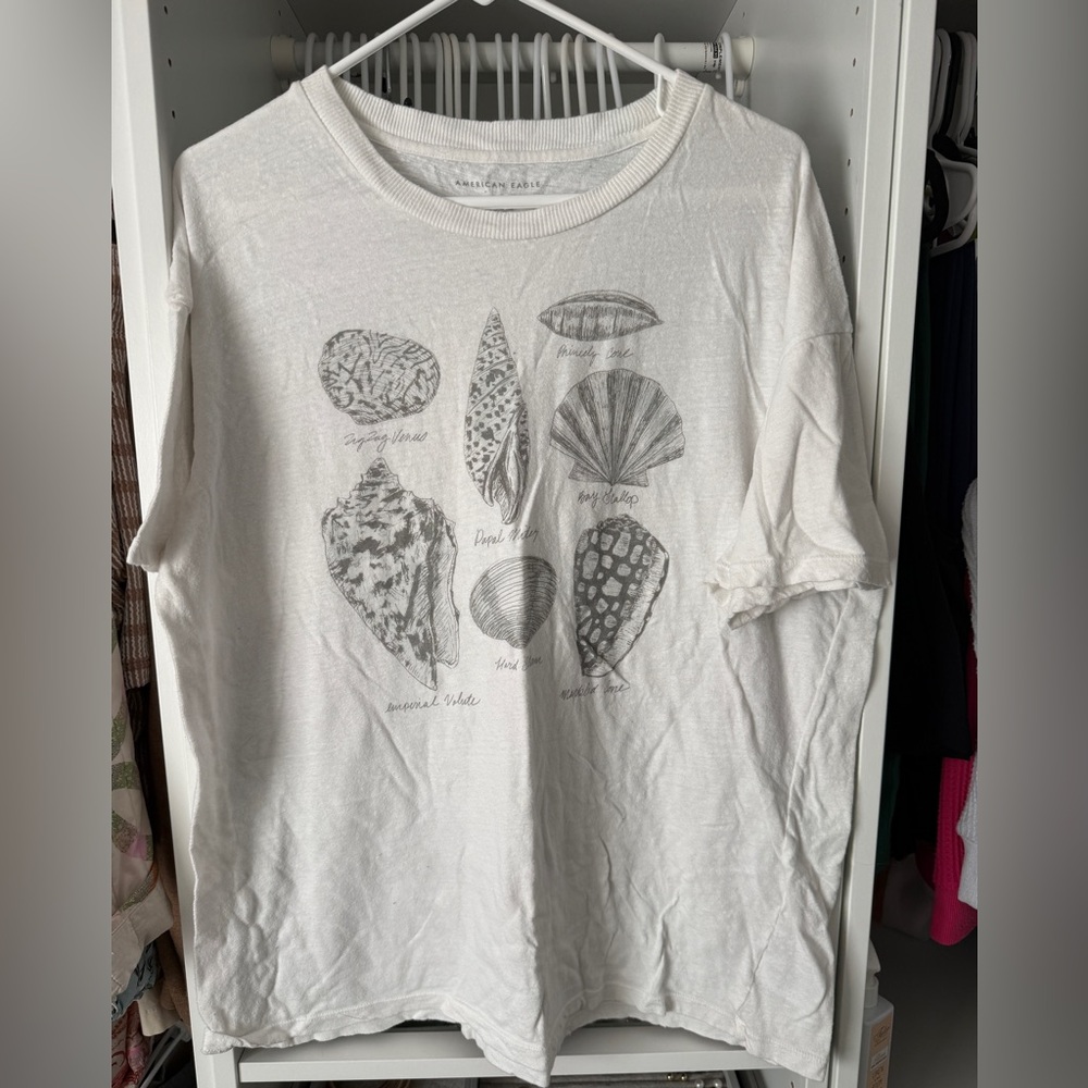 American Eagle Off-White Crewneck Graphic T-Shirt